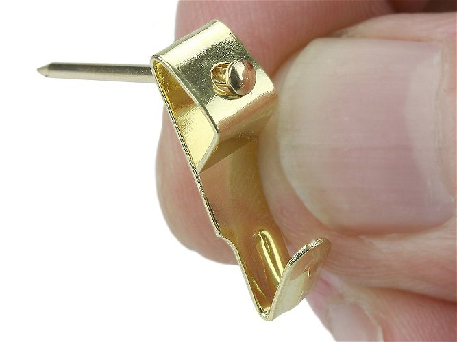 Picture hook with hardened pin in hand